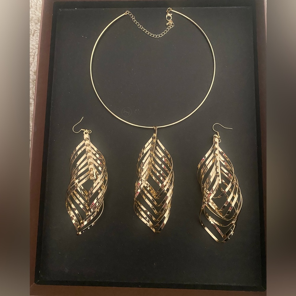 New Without Tag Jewerly Set
